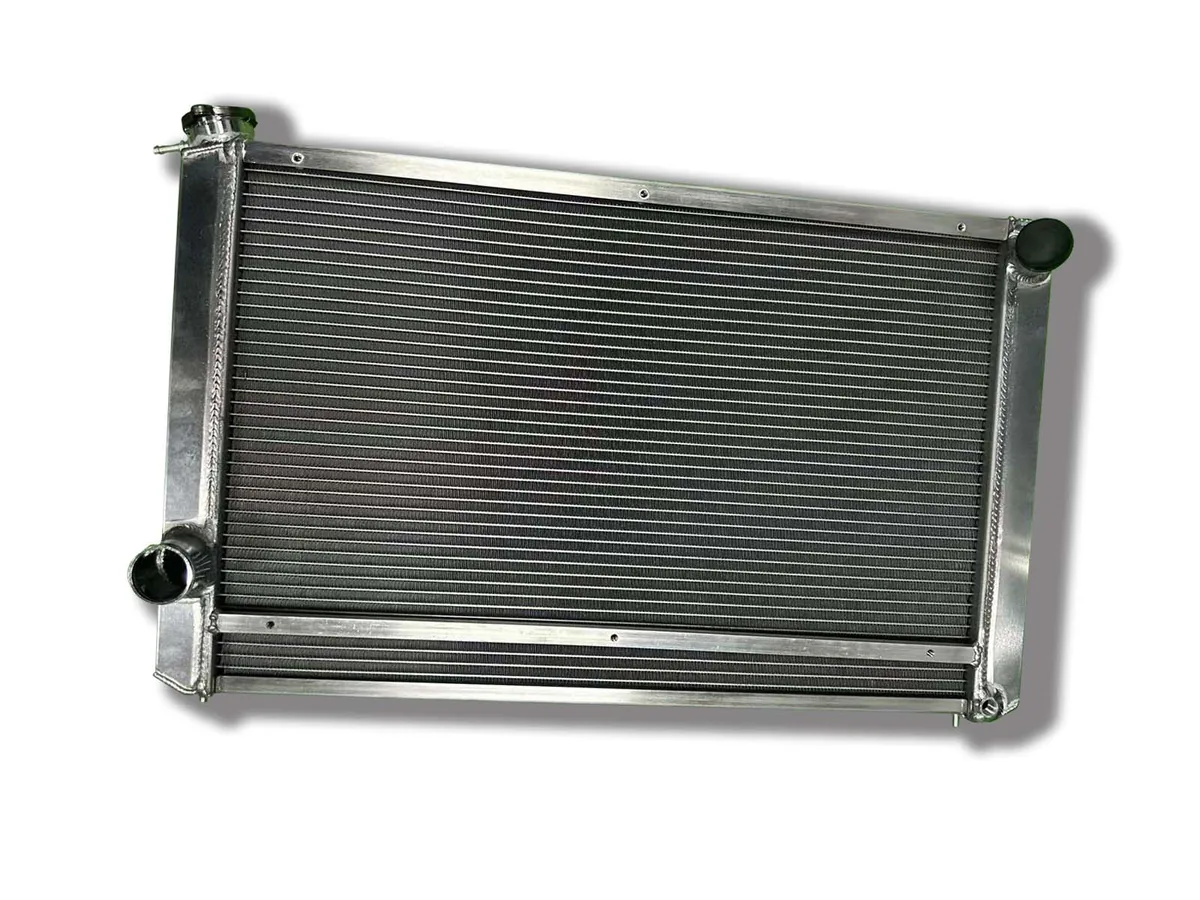 CSSX007 Radiator with Side Tanks and Offset Pipe Necks